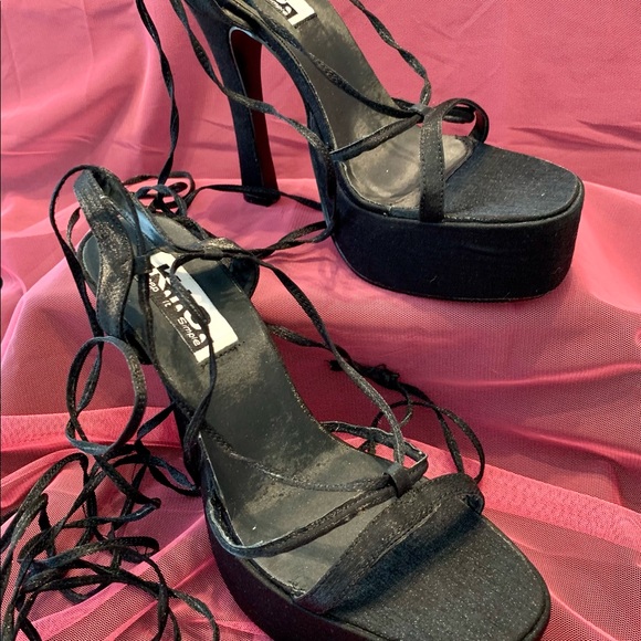 K.I.S. BLACK SATIN HEELS SIZE 7 - Picture 3 of 7